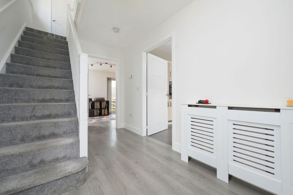 Property photo 3 of 24