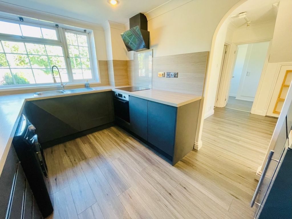 Property photo 2 of 11 Kitchen