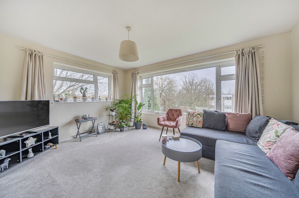 Property photo 2 of 20 1400946-15-696E35...