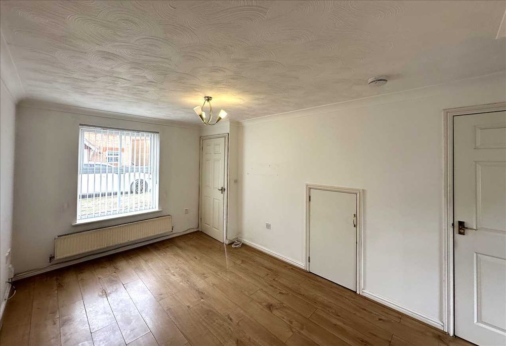 Property photo 2 of 16 Ground Floor