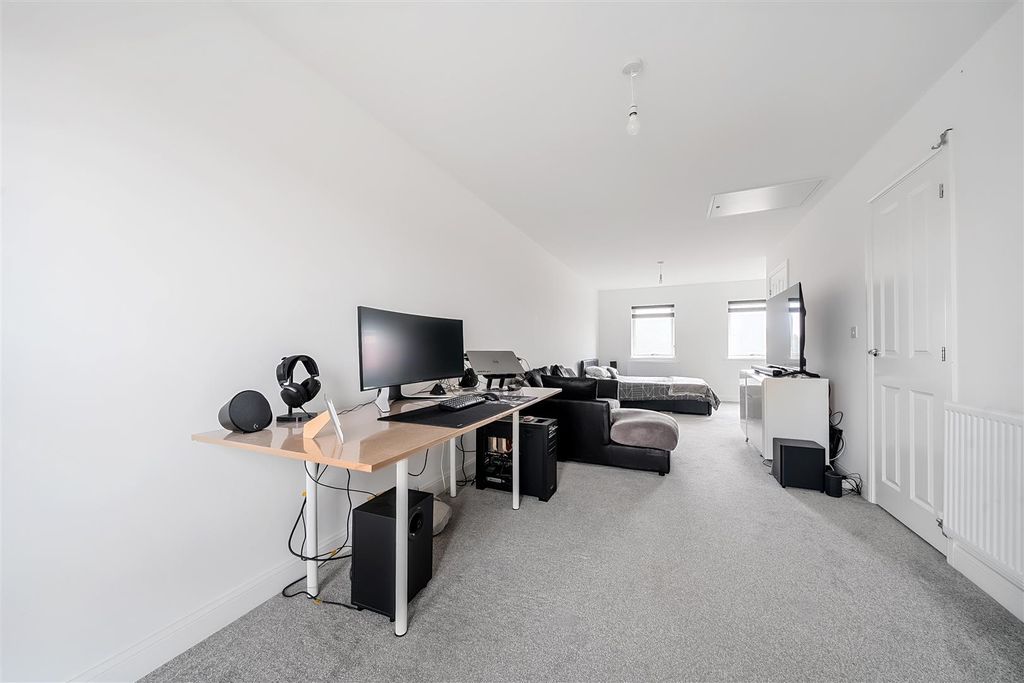Property photo 1 of 19 3 Bedroom House For Sale In Saxon Square Ramsgate