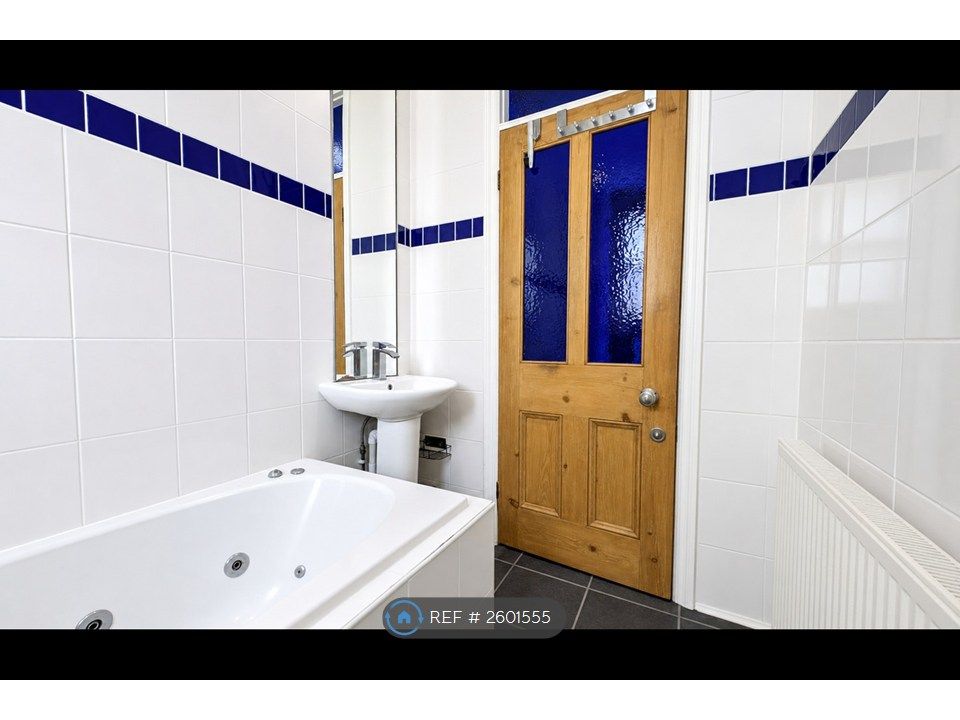 Property photo 3 of 21 Bathroom