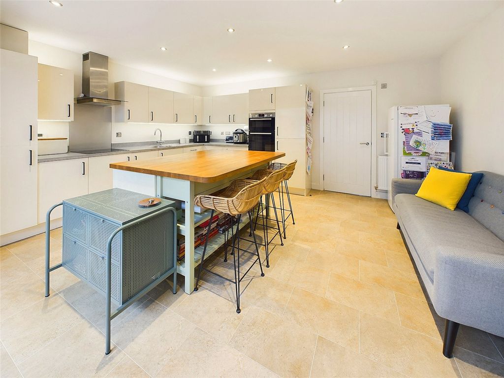 Property photo 2 of 26 Picture No. 28