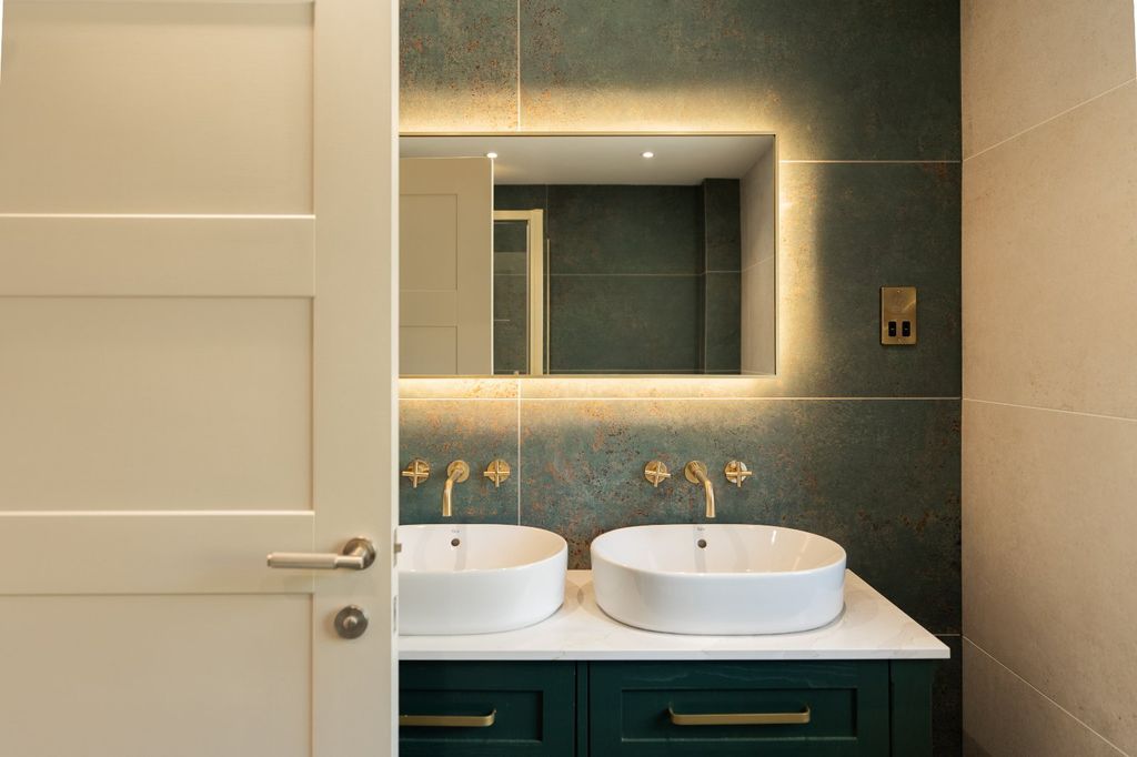 Property photo 3 of 32 En-Suite 3