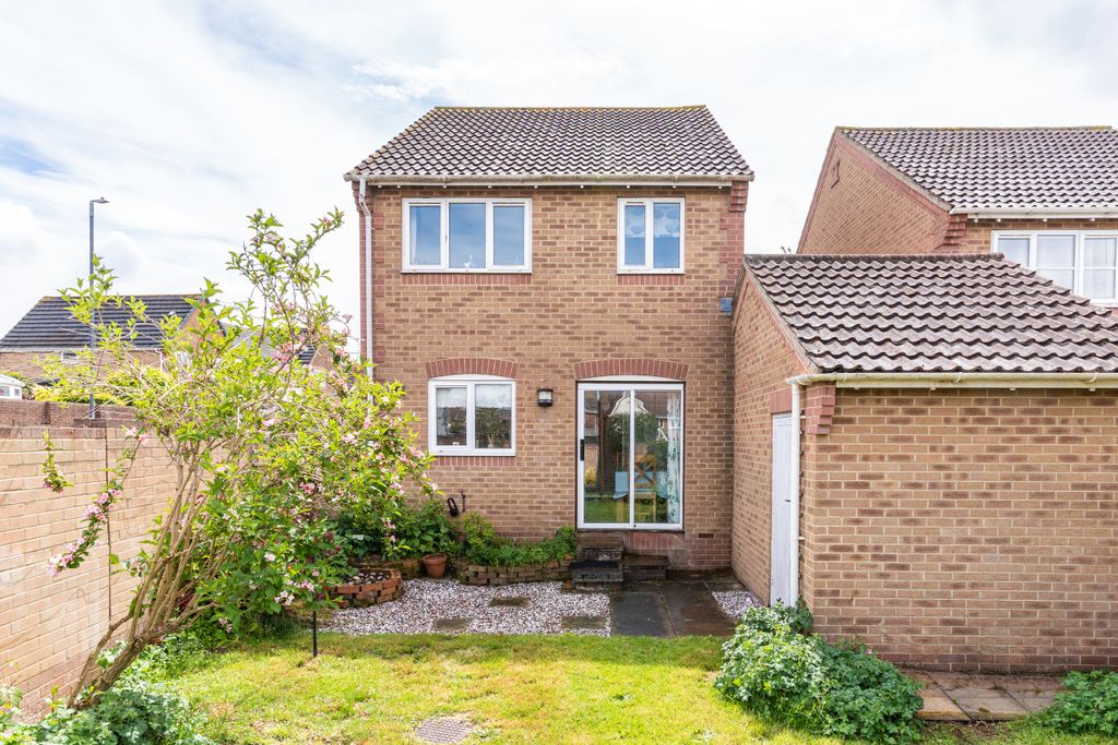 Property photo 2 of 15 Bakers Ground-2