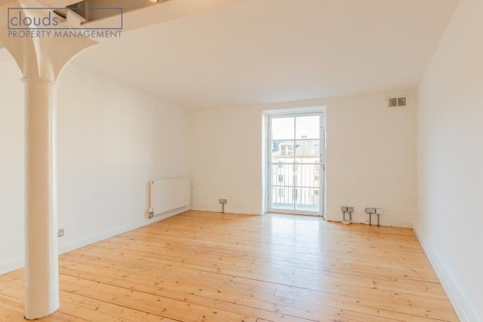 Property photo 1 of 15 Living Room