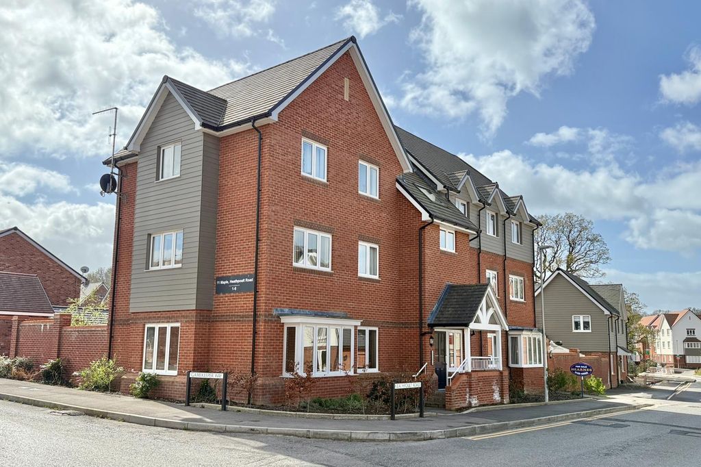 Property photo 1 of 9 Maple House Heathpoult Road