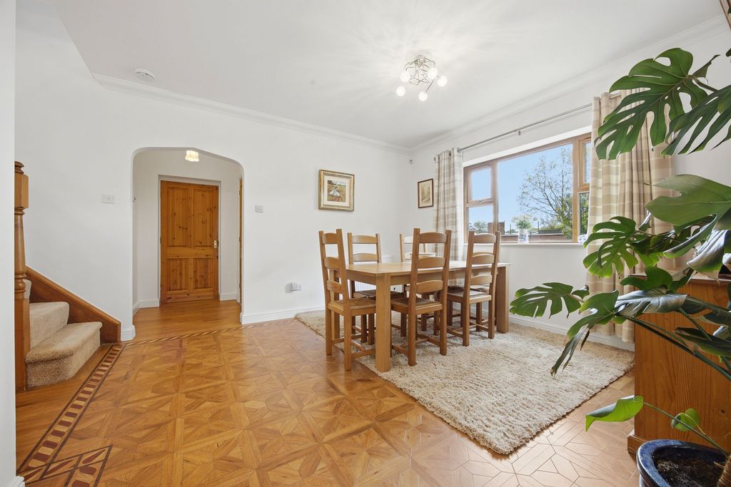 Property photo 3 of 34