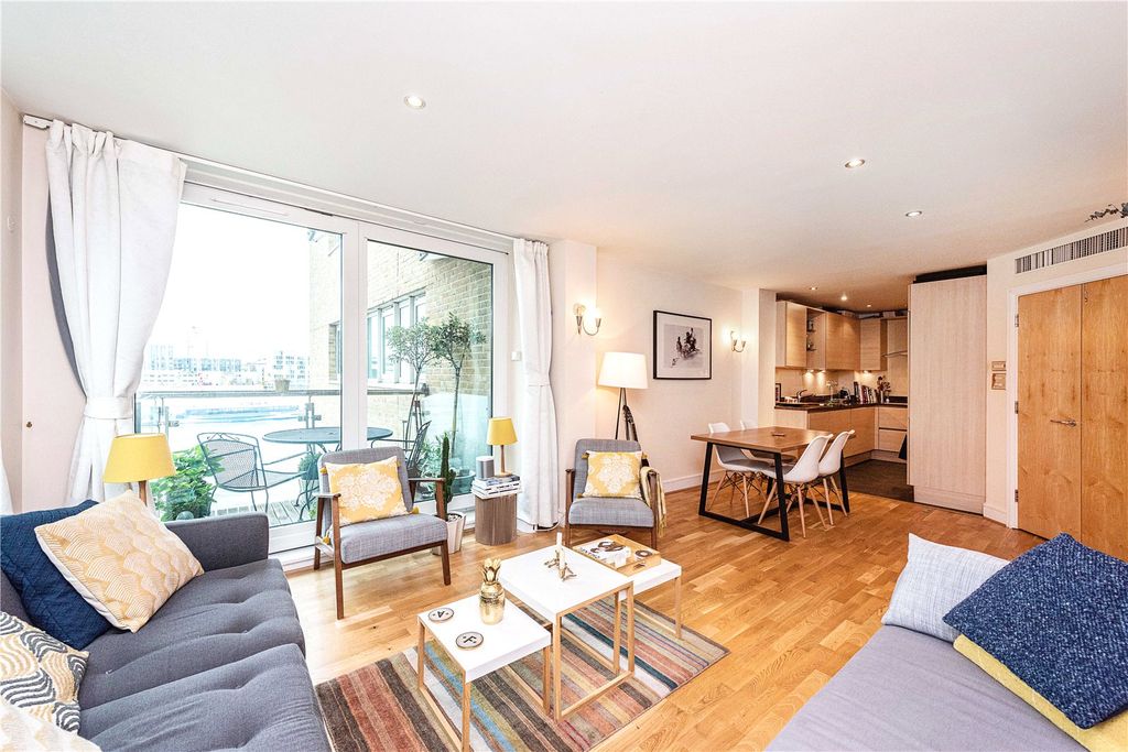 Property photo 3 of 12 Reception