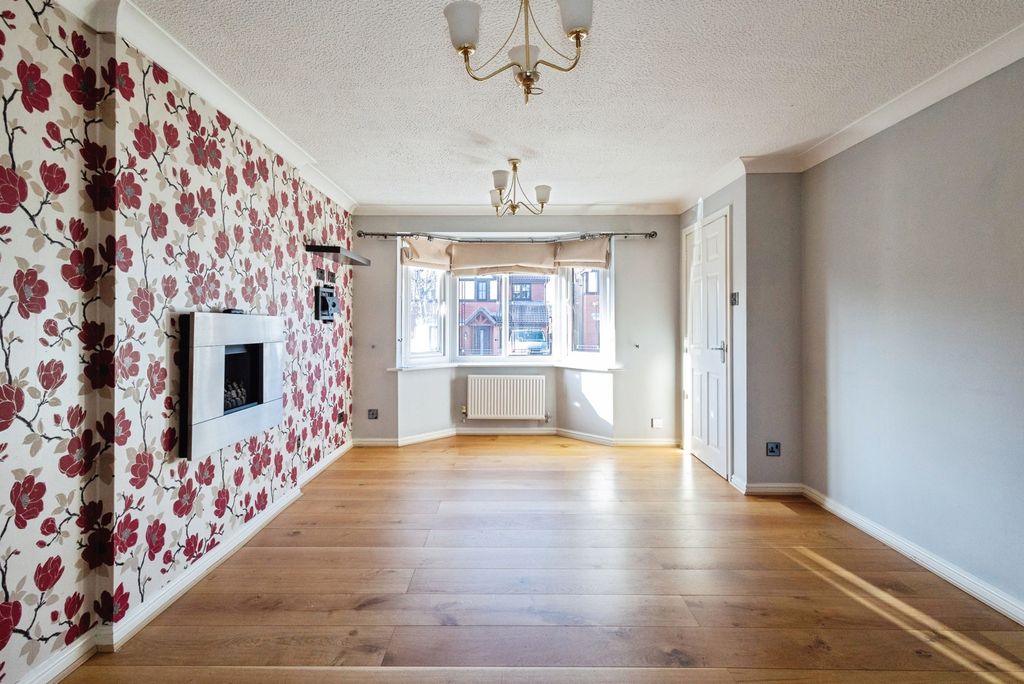 Property photo 3 of 20 Pbox-Img.Jpg