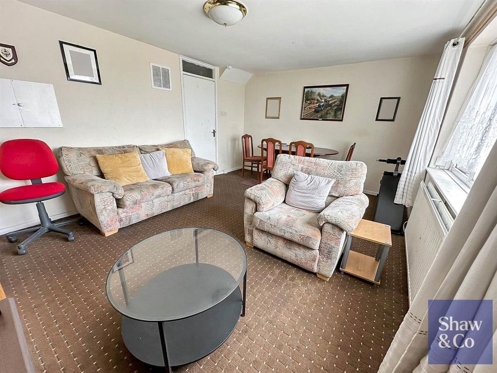 Property photo 3 of 9 d71E2799-5d1B-4Eb5-8B32-37935Db5929F.Jpeg