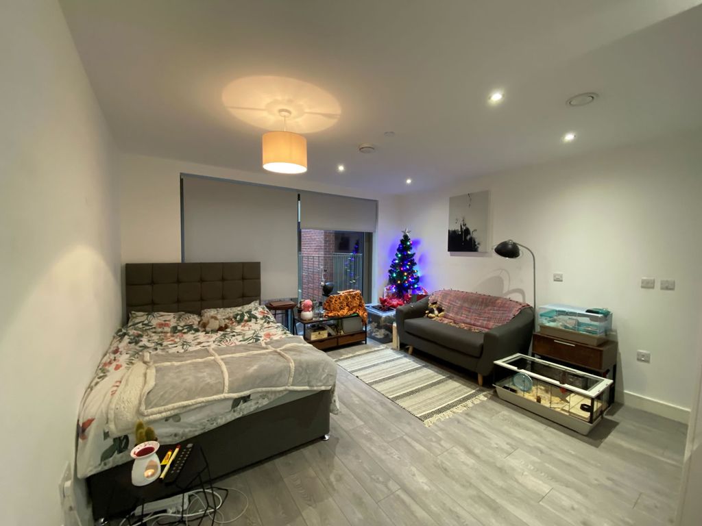 Property photo 3 of 5 Yl-07353-Studio.Jpg