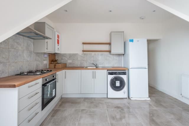 Property photo 2 of 11 Kitchen