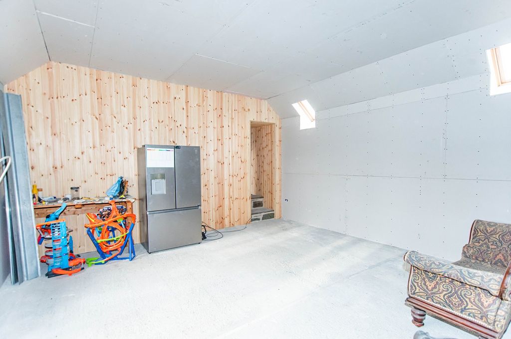 Property photo 3 of 15 Not Specified