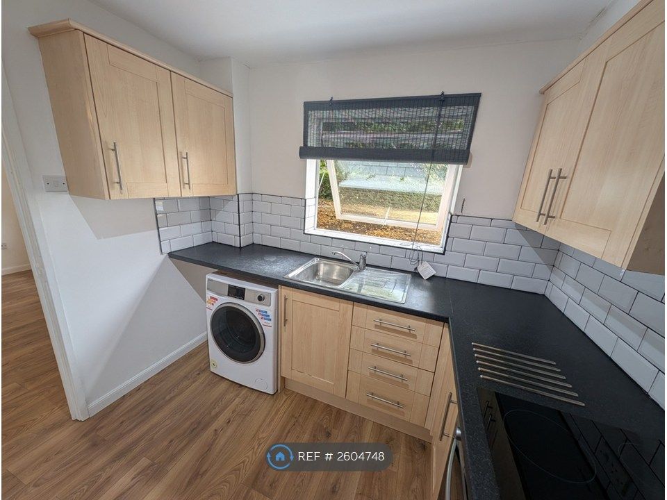 Property photo 3 of 12 Kitchen