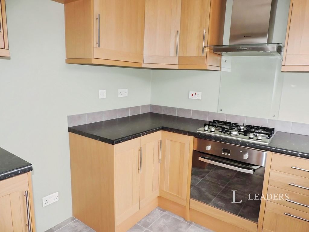 Property photo 3 of 11 Kitchen