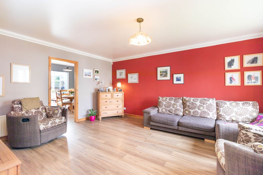 Property photo 3 of 25 Lounge