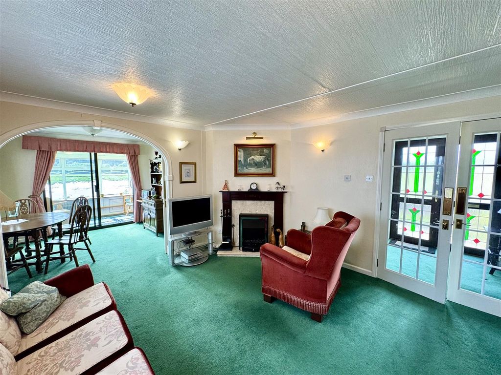 Property photo 3 of 21 Sitting Room