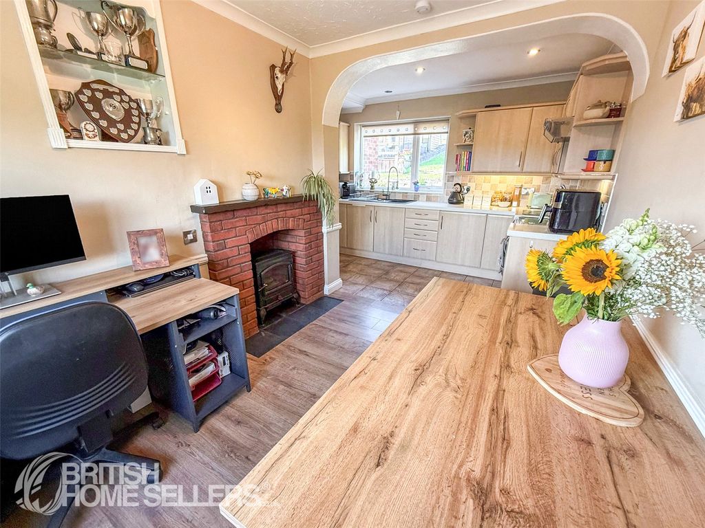 Property photo 2 of 15 Picture No. 12