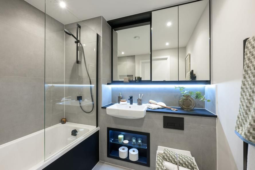 Property photo 3 of 4 Bathroom