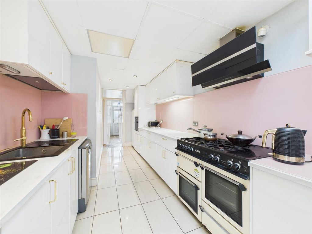 Property photo 2 of 17 Cam03736G0-Pr0191-Still011.Jpg