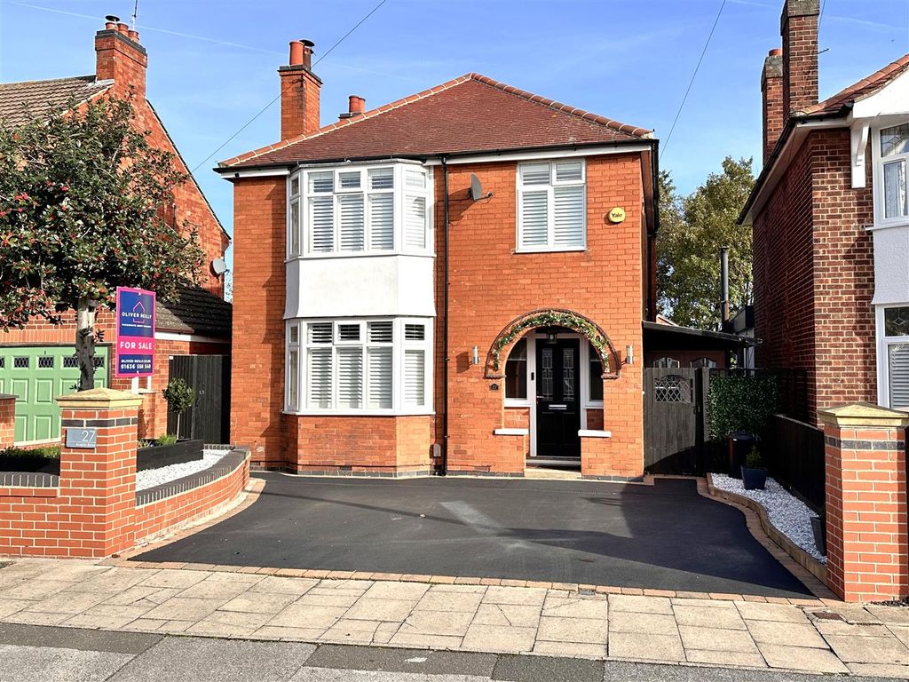 Property photo 1 of 23 Front Aspect 951