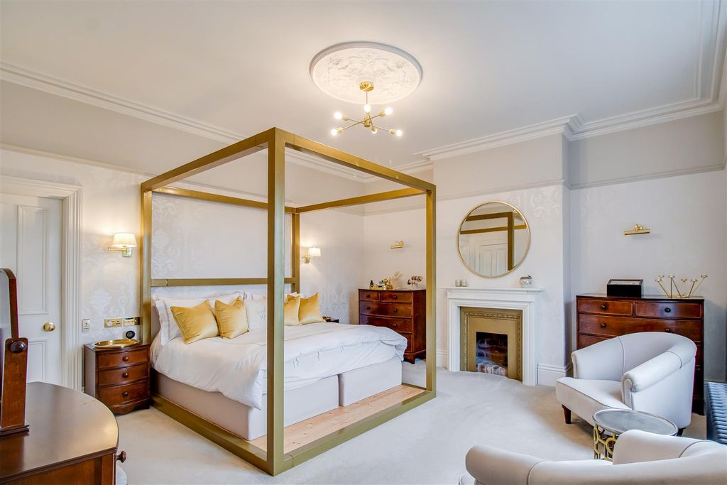 Property photo 3 of 33