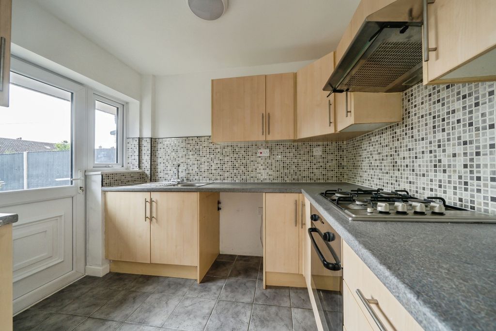 Property photo 3 of 15 Kitchen