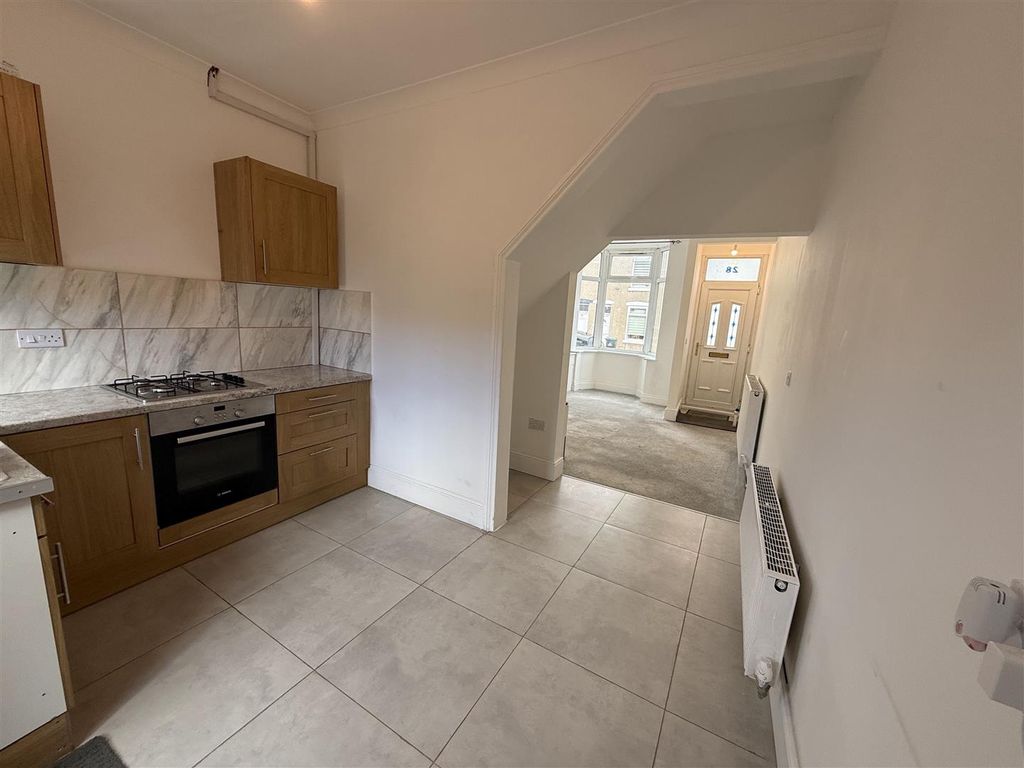 Property photo 2 of 11 Kitchen