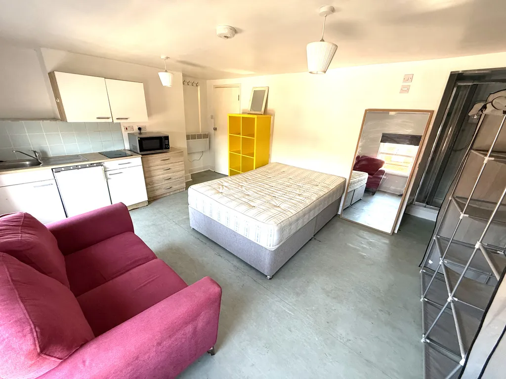 Apartment in Reading, Katesgrove, Coley - View 3