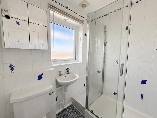 Property photo 3 of 11 Bathroom