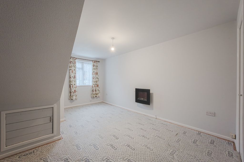 Property photo 3 of 16 4824225