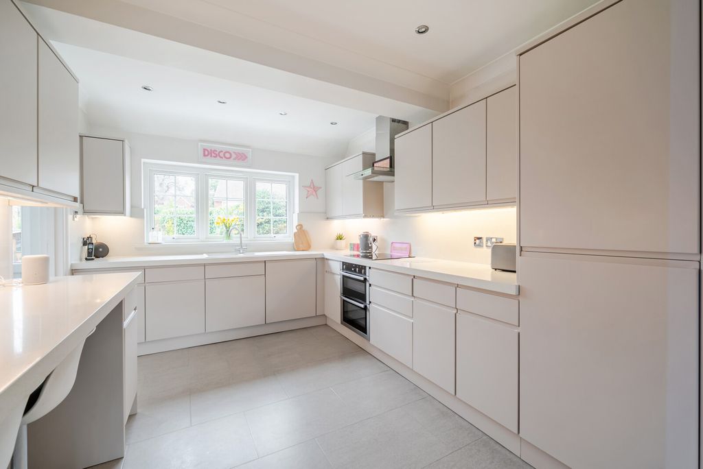 Property photo 3 of 15 Kitchen