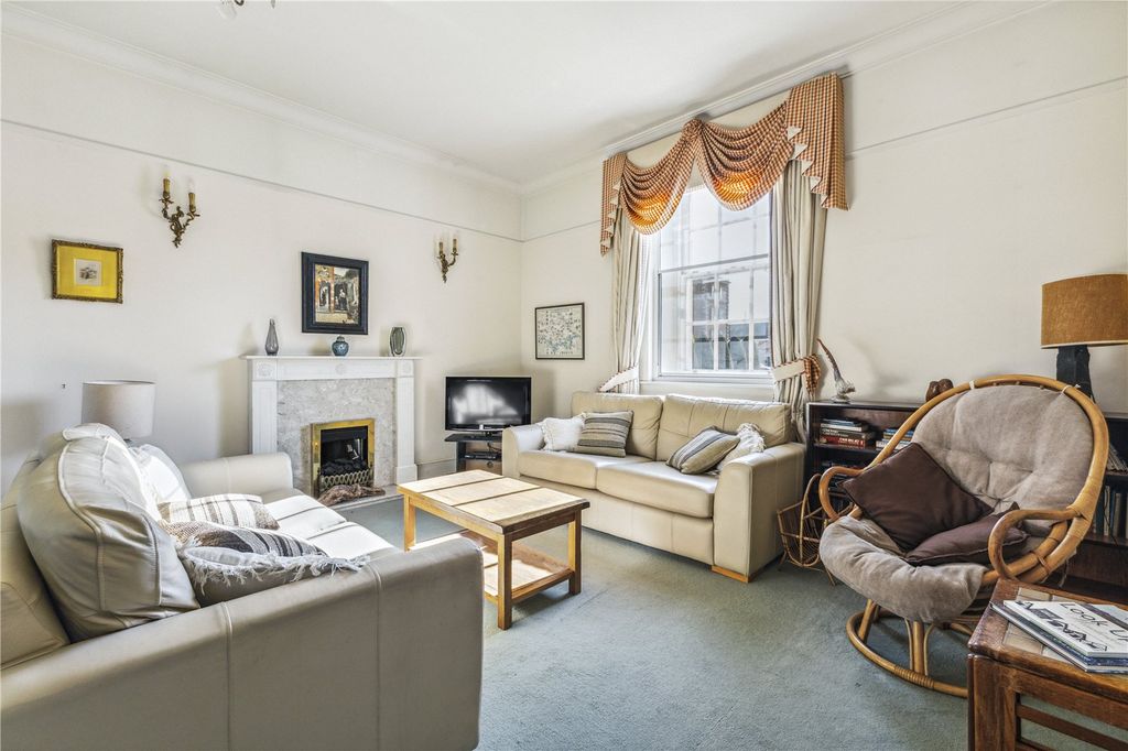 Property photo 3 of 9 Sitting Room