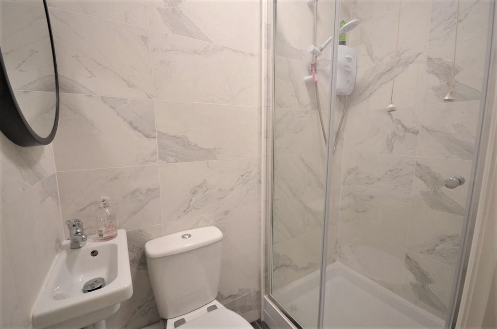 Property photo 2 of 9 59-Wadbrough-Rd-Bathroom-2-Z.Jpg