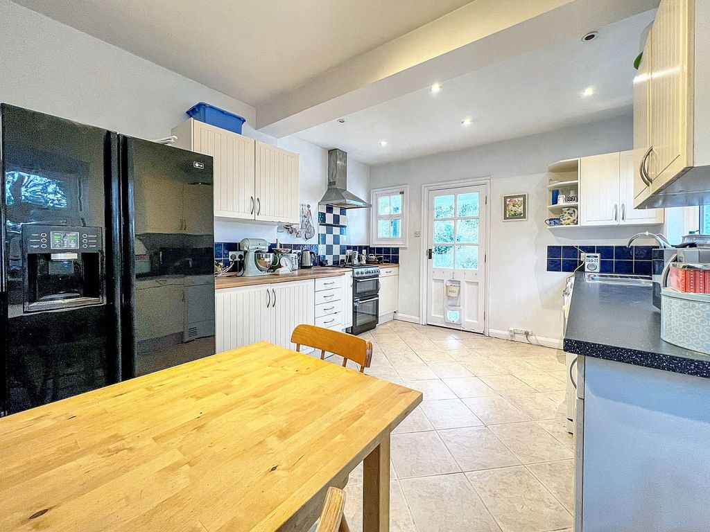 Property photo 2 of 28