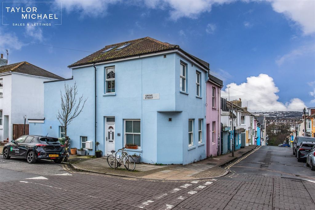 Property photo 3 of 3 Front