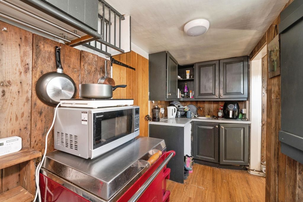 Property photo 3 of 14 Kitchen