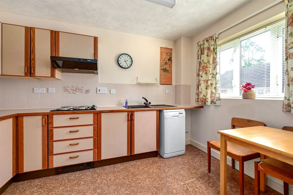 Property photo 2 of 11 Kitchen