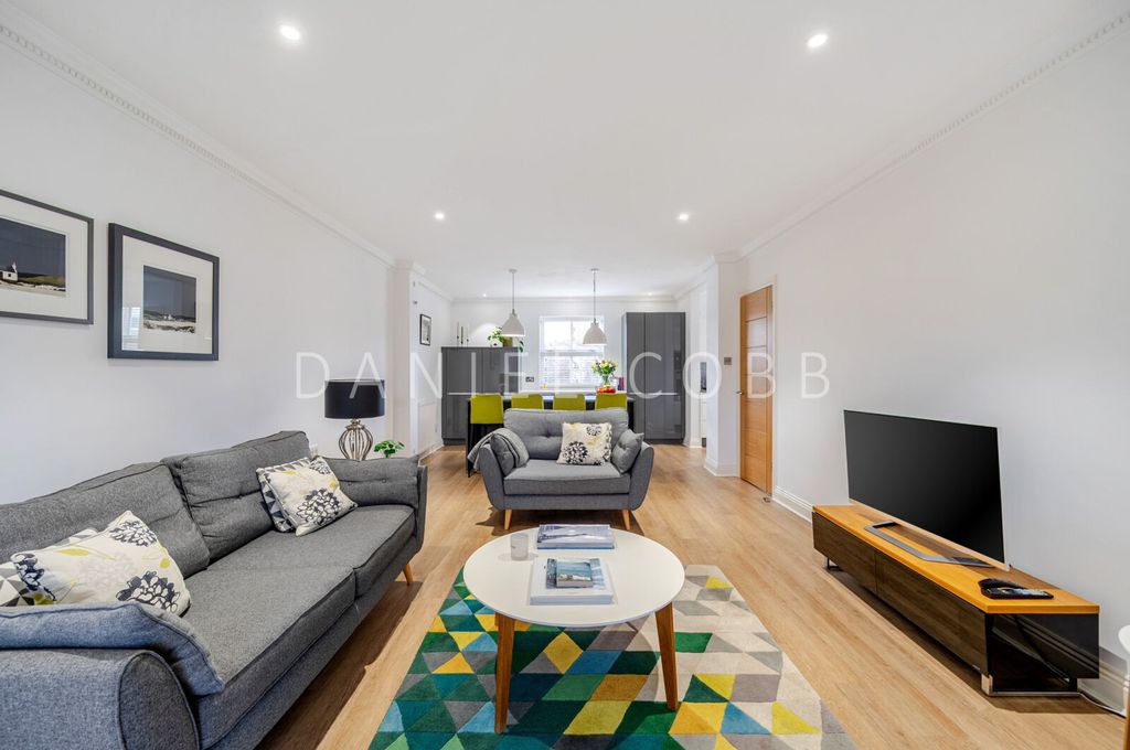 Property photo 2 of 28