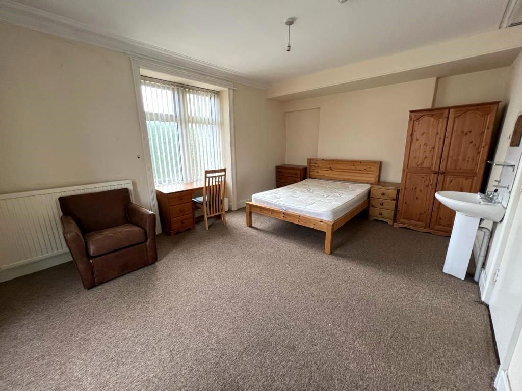 Property photo 3 of 14 Room 4.Jpg