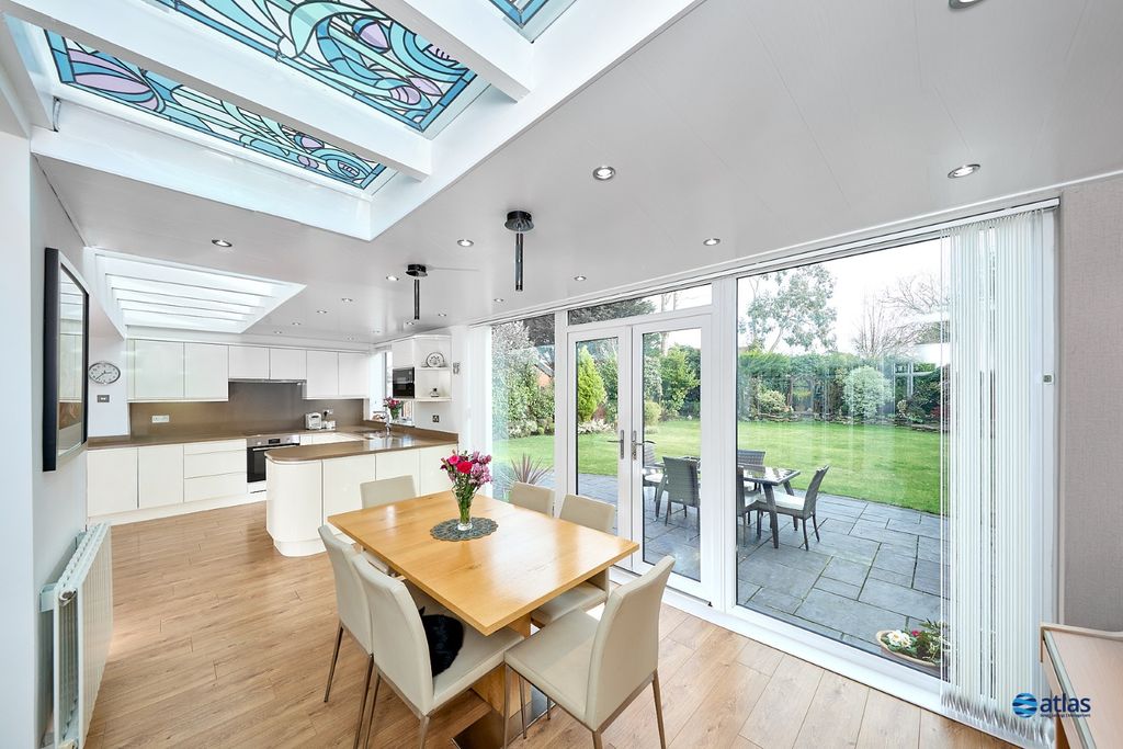 Property photo 3 of 29 Kitchen / Dining Area