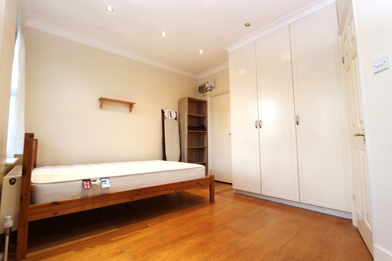 Property photo 1 of 6 Photo 9