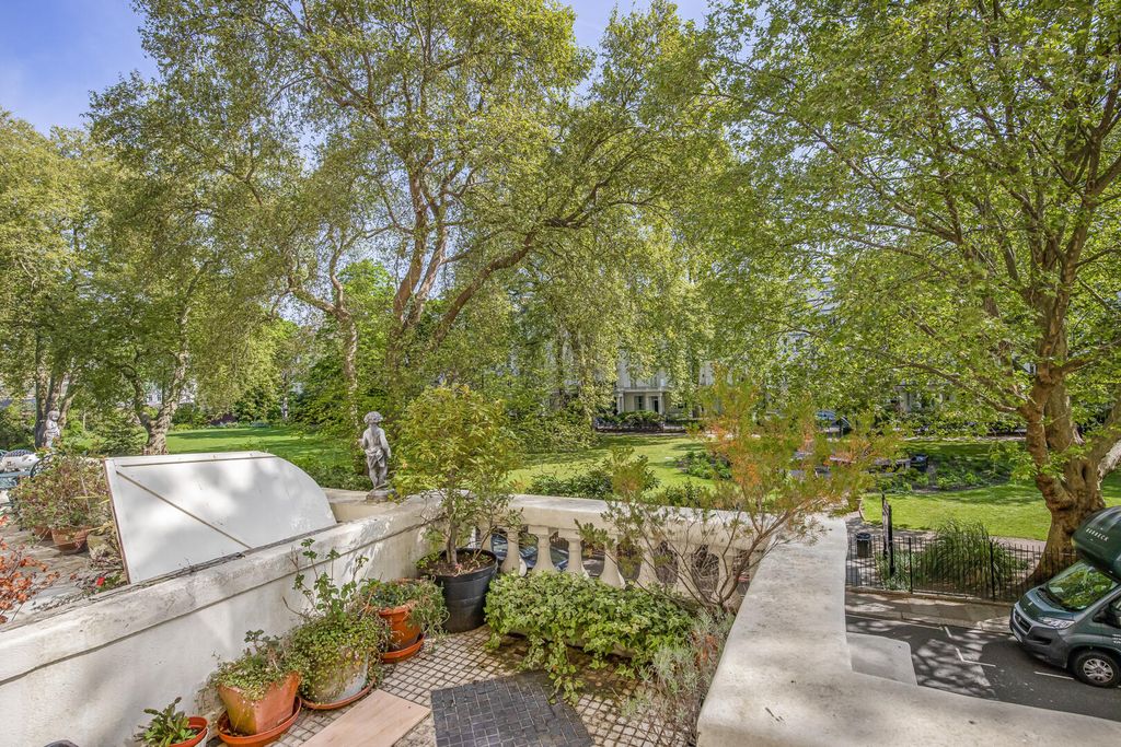 Property photo 3 of 20 Exterior