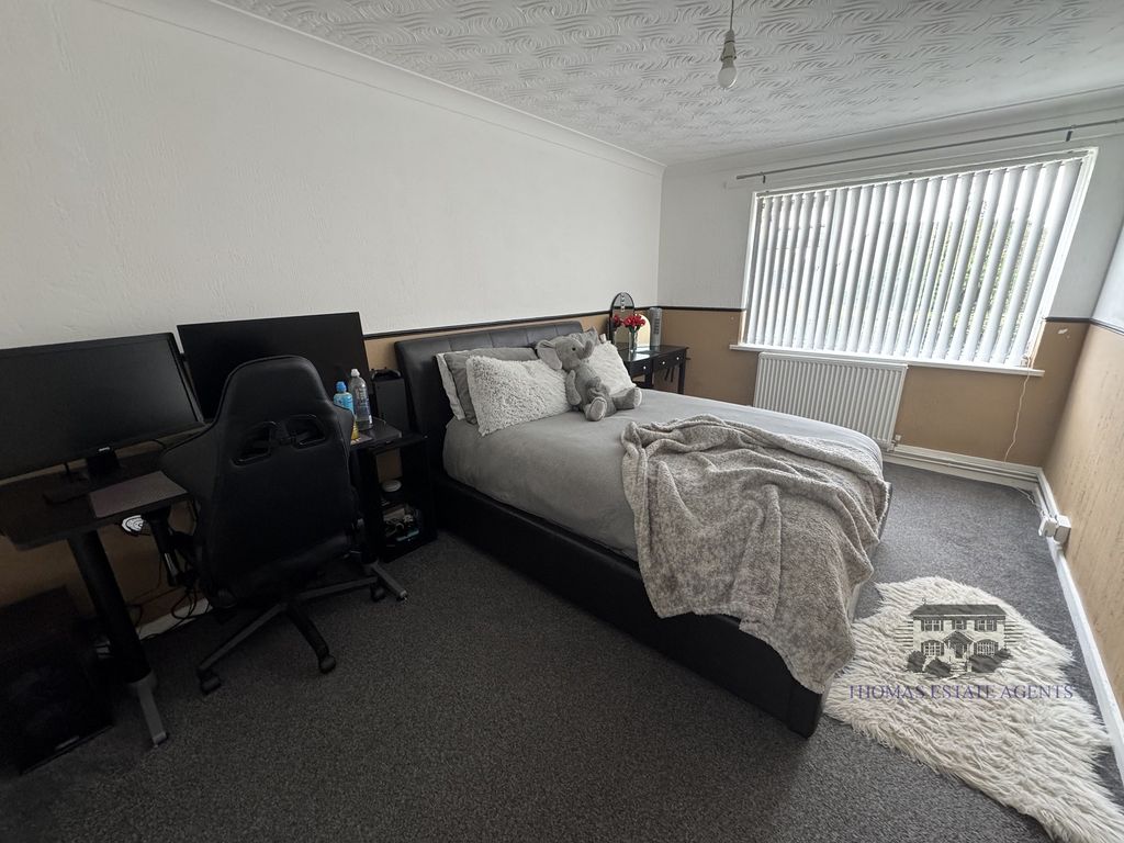 Property photo 3 of 9 Bedroom 1