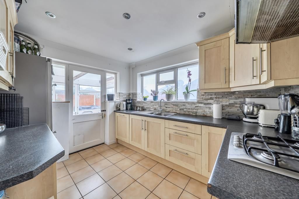 Property photo 3 of 18 Kitchen