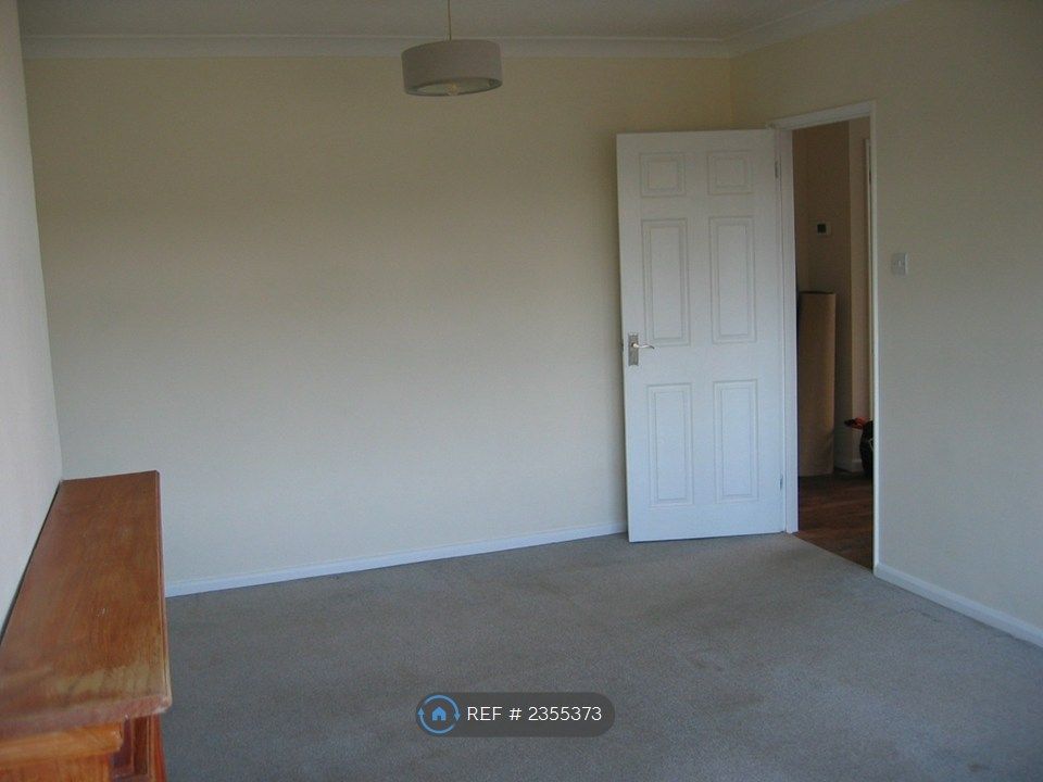 Property photo 3 of 13 Lounge