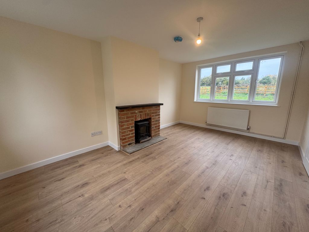 Property photo 3 of 11 Living Room
