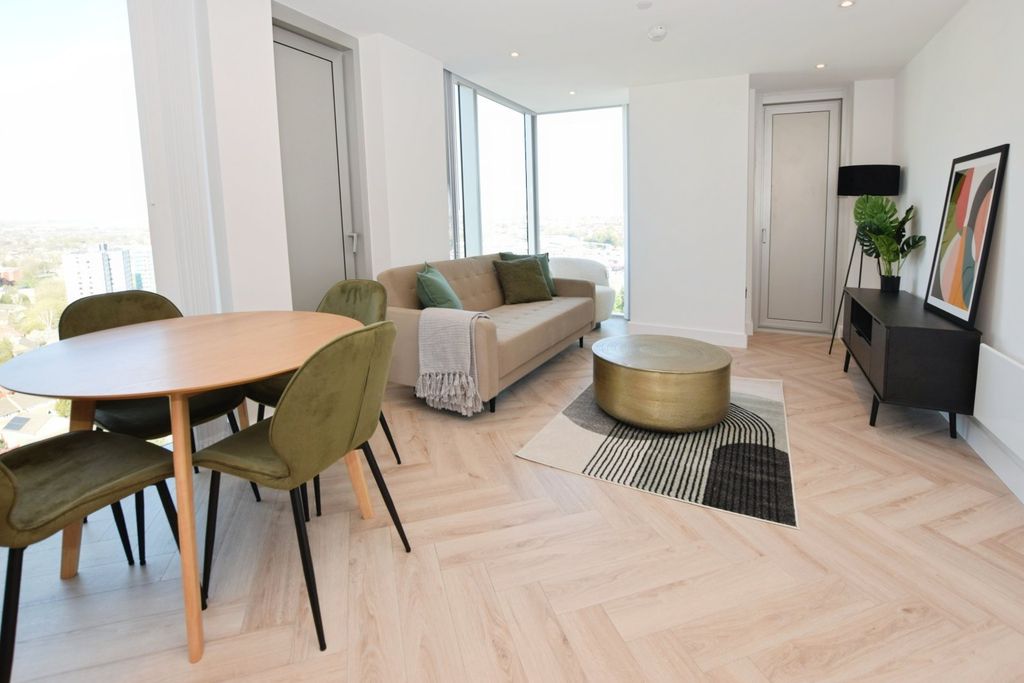 Property photo 3 of 33 Picture No. 13