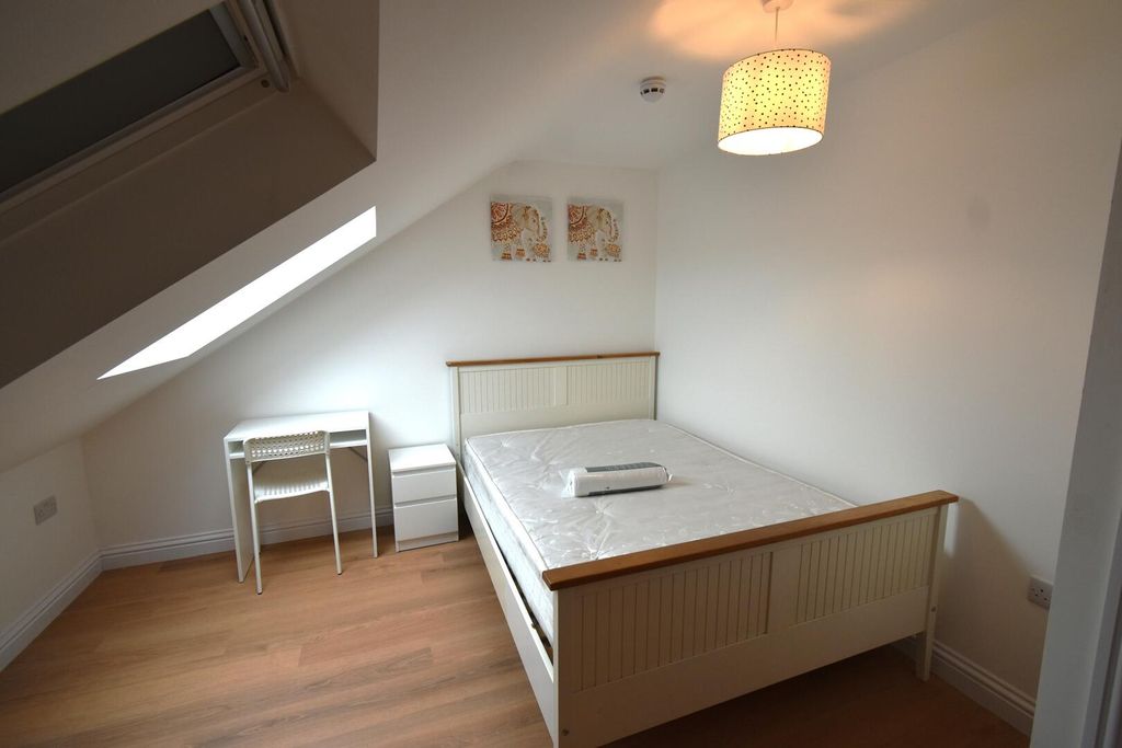 Property photo 1 of 7 Bedroom